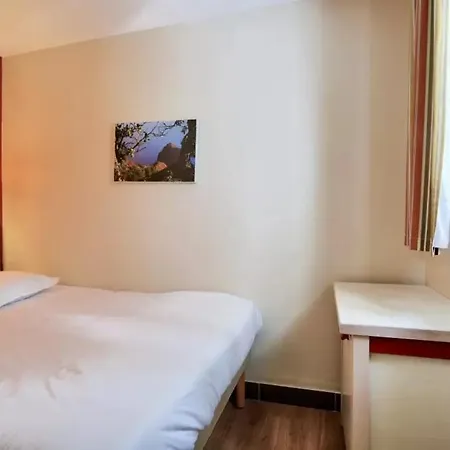2 Pieces Vue Mer 4 Personnes * Cannes